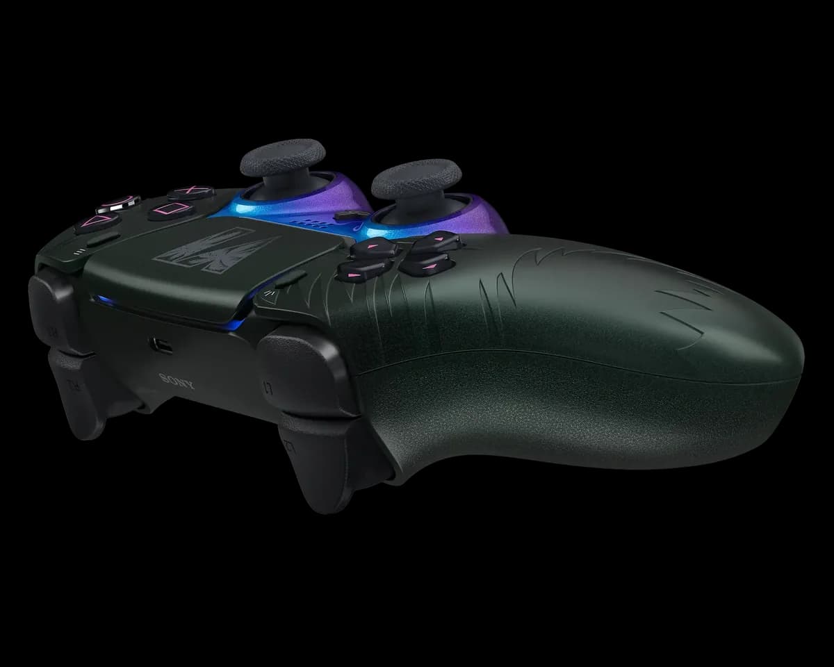 DualSense Custom, coloris noir — vue trois-quarts